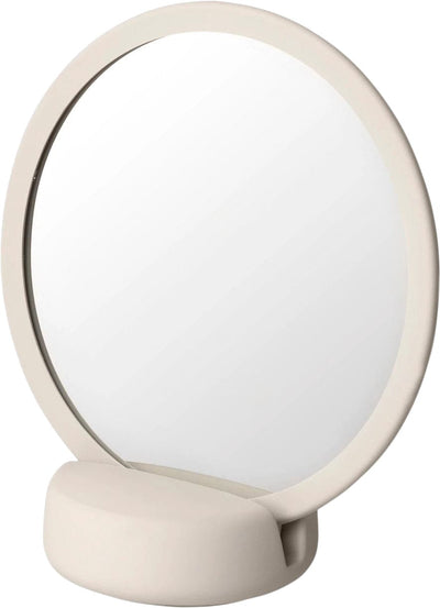 Se Blomus Vanity Mirror Sono- Moonbeam Str H 18,5 cm, B 17 cm, T 9 cm - Bordspejle ❤ Stort online udvalg i Blomus ❤ Meget billig fragt og hurtig levering: 1 - 2 hverdage - Varenummer: MGS-S00599795 og barcode / Ean: 4008832775178 på lager - Udsalg på Bolig - Badeværelsestilbehør - Spejle - Bordspejle Spar op til 58% - Over 1160 kendte mærker på udsalg