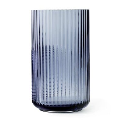 Se Lyngby Porcelæn Lyngby vase glas midnatsblå 38 cm ✔ Kæmpe udvalg i Lyngby Porcelæn ✔ Hurtig levering: 1 - 2 Hverdage samt billig fragt - Varenummer: KTT-504303-01 og barcode / Ean: '5711507222059 på lager - Udsalg på Indretning - Dekoration - Vaser Spar op til 63% - Over 1354 kendte mærker på udsalg