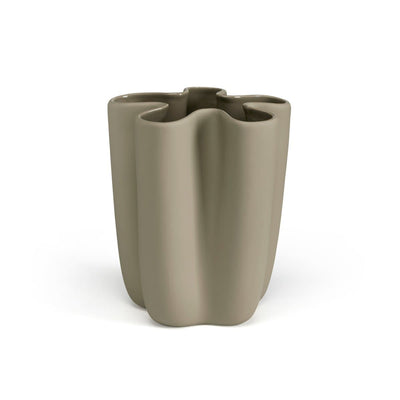 Se Cooee Design Tulipa vase sand 20 cm ✔ Kæmpe udvalg i Cooee Design ✔ Hurtig levering: 1 - 2 Hverdage samt billig fragt - Varenummer: KTT-513639-01 og barcode / Ean: '7350057808979 på lager - Udsalg på Indretning - Dekoration - Vaser Spar op til 65% - Over 1334 design brands på udsalg
