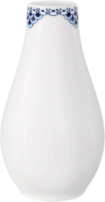 Se Royal Copenhagen Prinsesse Vase, 18 CM Str 18 cm - Vaser ❤ Stort online udvalg i Royal Copenhagen ❤ Meget billig fragt og hurtig levering: 1 - 2 hverdage - Varenummer: MGS-S00573523 og barcode / Ean: 5705140738145 på lager - Udsalg på Bolig - Interiør - Vaser & urtepotteskjulere - Vaser Spar op til 63% - Over 1354 kendte mærker på udsalg