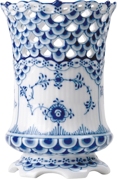 Se Royal Copenhagen Musselmalet Helblonde Vase 11 cm Str 11 cm - Vaser ❤ Stort online udvalg i Royal Copenhagen ❤ Meget billig fragt og hurtig levering: 1 - 2 hverdage - Varenummer: MGS-S12490880 og barcode / Ean: 5705140743835 på lager - Udsalg på Bolig - Interiør - Vaser & urtepotteskjulere - Vaser Spar op til 66% - Over 1354 kendte mærker på udsalg