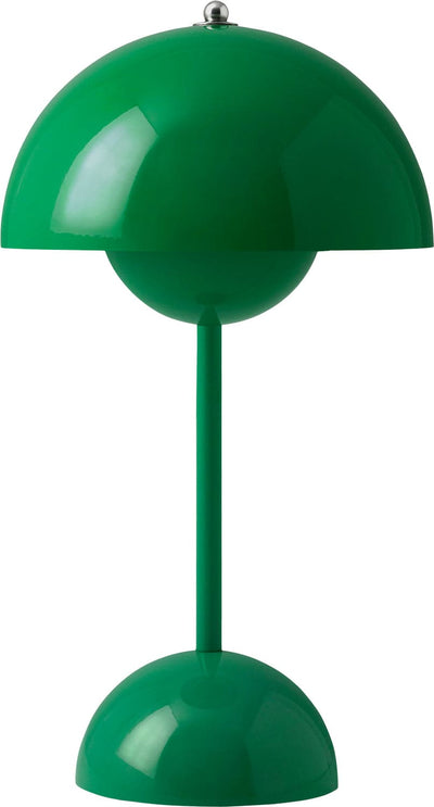 Se &Tradition Flowerpot Portable Lamp VP9, Signal Green, Magnetic Charger Str Ø: 16cm, H: 29.5cm - Bordlamper ❤ Stort online udvalg i &Tradition ❤ Meget billig fragt og hurtig levering: 1 - 2 hverdage - Varenummer: MGS-S11847386 og barcode / Ean: 5705385036655 på lager - Udsalg på Bolig - Lamper - Bordlamper Spar op til 61% - Over 857 kendte brands på udsalg