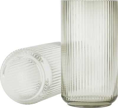 Se Lyngby Porcelæn Lyngbyvasen Glas Smoke Str H: 38 cm. - Vaser Glas ❤ Stort online udvalg i Lyngby Porcelæn ❤ Meget billig fragt og hurtig levering: 1 - 2 hverdage - Varenummer: MGS-S00314345 og barcode / Ean: 5711507219059 på lager - Udsalg på Bolig - Interiør - Vaser & urtepotteskjulere - Vaser Spar op til 66% - Over 1354 kendte mærker på udsalg