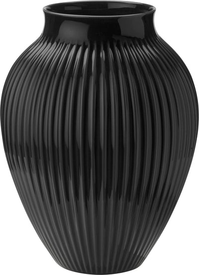 Se Knabstrup Keramik Knabstrup, Vase, Riller Sort, 35 cm Str H 35 cm - Vaser ❤ Stort online udvalg i Knabstrup Keramik ❤ Meget billig fragt og hurtig levering: 1 - 2 hverdage - Varenummer: MGS-S10594339 og barcode / Ean: 5713959012080 på lager - Udsalg på Bolig - Interiør - Vaser & urtepotteskjulere - Vaser Spar op til 64% - Over 1160 kendte mærker på udsalg
