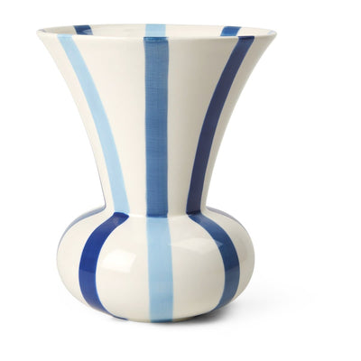 Se Kähler Signature vase 20 cm Blå ✔ Kæmpe udvalg i Kähler ✔ Hurtig levering: 1 - 2 Hverdage samt billig fragt - Varenummer: KTT-575663-01 og barcode / Ean: '5703779186719 på lager - Udsalg på Indretning - Dekoration - Vaser Spar op til 52% - Over 1300 kendte brands på udsalg