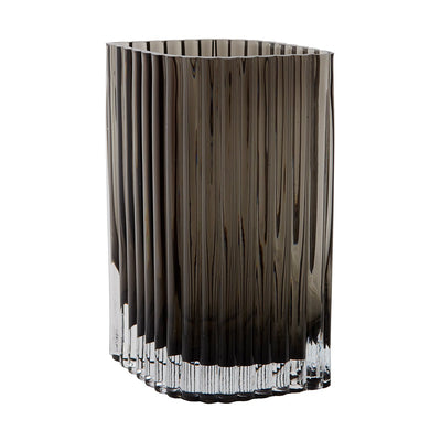 Se AYTM Folium vase 25 cm Black ✔ Kæmpe udvalg i AYTM ✔ Hurtig levering: 1 - 2 Hverdage samt billig fragt - Varenummer: KTT-587577-01 og barcode / Ean: '5704444085511 på lager - Udsalg på Indretning - Dekoration - Vaser Spar op til 64% - Over 1334 design brands på udsalg
