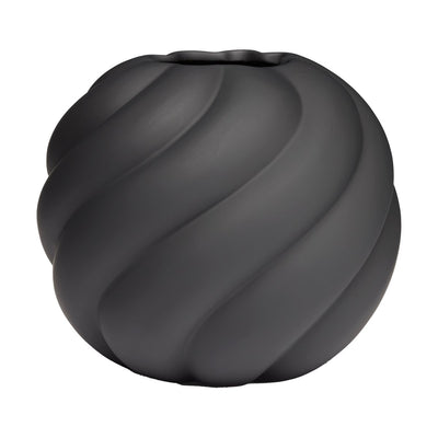 Se Cooee Design Twist ball vase 20 cm Black ✔ Kæmpe udvalg i Cooee Design ✔ Hurtig levering: 1 - 2 Hverdage samt billig fragt - Varenummer: KTT-596593-01 og barcode / Ean: '7350156250310 på lager - Udsalg på Indretning - Dekoration - Vaser Spar op til 53% - Over 1300 kendte brands på udsalg