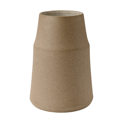 Se Knabstrup Keramik Clay vase 18 cm Varm sand ✔ Kæmpe udvalg i Knabstrup Keramik ✔ Hurtig levering: 1 - 2 Hverdage samt billig fragt - Varenummer: KTT-612178-01 og barcode / Ean: '5713959015654 på lager - Udsalg på Indretning - Dekoration - Vaser Spar op til 52% - Over 1354 design mærker på udsalg