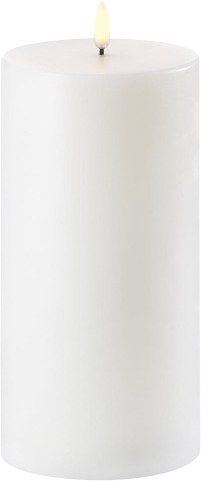 Se Uyuni LED Pillar Candle Nordic White - 10,1 x 25 cm - Led Stearinlys ❤ Stort online udvalg i Uyuni ❤ Meget billig fragt og hurtig levering: 1 - 2 hverdage - Varenummer: MGS-S00568164 og barcode / Ean: 5708311301674 på lager - Udsalg på Bolig - Interiør - Lysestager - LED Stearinlys Spar op til 58% - Over 857 kendte brands på udsalg