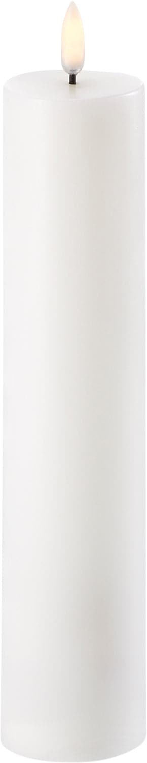 Se Uyuni LED Pillar Candle Nordic White - 4,8 x 22 cm - Led Stearinlys ❤ Stort online udvalg i Uyuni ❤ Meget billig fragt og hurtig levering: 1 - 2 hverdage - Varenummer: MGS-S00568159 og barcode / Ean: 5708311300059 på lager - Udsalg på Bolig - Interiør - Lysestager - LED Stearinlys Spar op til 54% - Over 857 kendte brands på udsalg