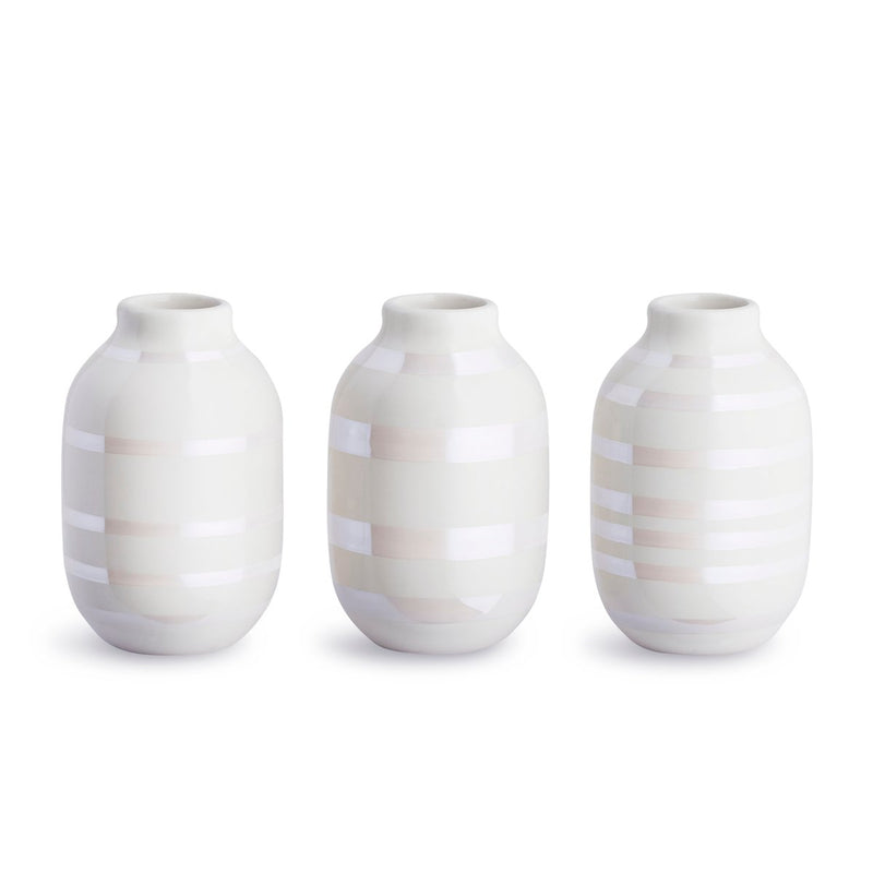 Se Kähler Omaggio vase miniature 3 stk perlemor-hvid ✔ Kæmpe udvalg i Kähler ✔ Hurtig levering: 1 - 2 Hverdage samt billig fragt - Varenummer: KTT-17862-07 og barcode / Ean: &