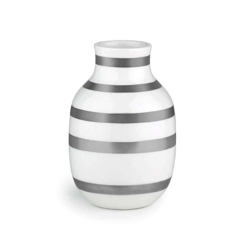Se Kähler Omaggio vase sølv lille ✔ Kæmpe udvalg i Kähler ✔ Hurtig levering: 1 - 2 Hverdage samt billig fragt - Varenummer: KTT-22363-01 og barcode / Ean: &