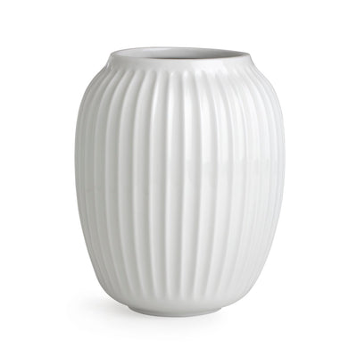 Se Kähler Hammershøi vase mellem hvid ✔ Kæmpe udvalg i Kähler ✔ Hurtig levering: 1 - 2 Hverdage samt billig fragt - Varenummer: KTT-25140-01 og barcode / Ean: '5703779153803 på lager - Udsalg på Indretning - Dekoration - Vaser Spar op til 57% - Over 1354 design mærker på udsalg