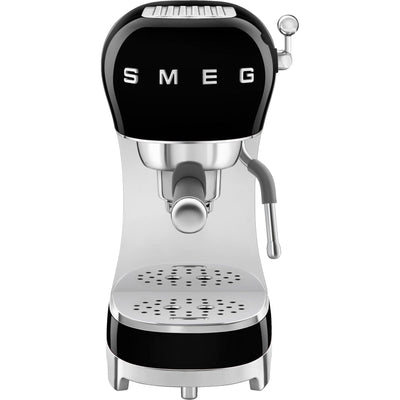 Se Smeg ECF02 Espressomaskine, sort ✔ Kæmpe udvalg i Smeg ✔ Meget billig fragt og hurtig levering: 1 - 2 hverdage - Varenummer: KTO-ECF02BLEU og barcode / Ean: '8017709324803 på lager - Udsalg på Espressomaskine Spar op til 51% - Over 1300 kendte brands på udsalg