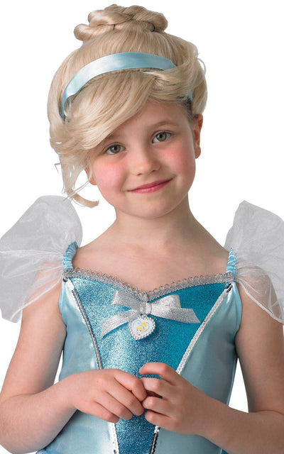 Se Disney Prinsesse Askepot Paryk til børn, udklædning ✔ Kæmpe udvalg i Rubie's ✔ Hurtig levering: 1 - 2 Hverdage samt billig fragt - Varenummer: MMA-20352738 og barcode / Ean: '082686527385 på lager - Udsalg på Disney Prinsesse udklædning Spar op til 52% - Over 434 design brands på udsalg