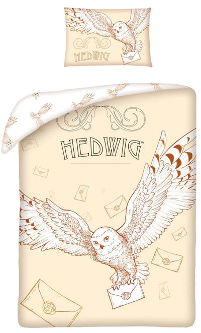 Se Harry Potter Hedwig Junior Sengetøj 100 x 135 cm - 100 Procent Bomuld ✔ Kæmpe udvalg i Mmaction ✔ Hurtig levering: 1 - 2 Hverdage samt billig fragt - Varenummer: MMA-2001138 og barcode / Ean: '5904209602896 på lager - Udsalg på Junior Sengetøj Spar op til 58% - Over 454 kendte mærker på udsalg