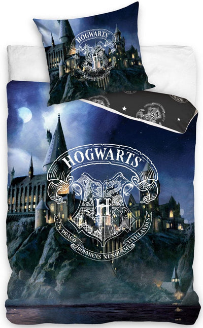 Se Harry Potter Hogwarts Sengetøj, 100 procent bomuld ✔ Kæmpe udvalg i Mmaction ✔ Hurtig levering: 1 - 2 Hverdage samt billig fragt - Varenummer: MMA-2040157 og barcode / Ean: '5902689496523 på lager - Udsalg på Harry Potter Sengetøj Spar op til 67% - Over 454 design mærker på udsalg