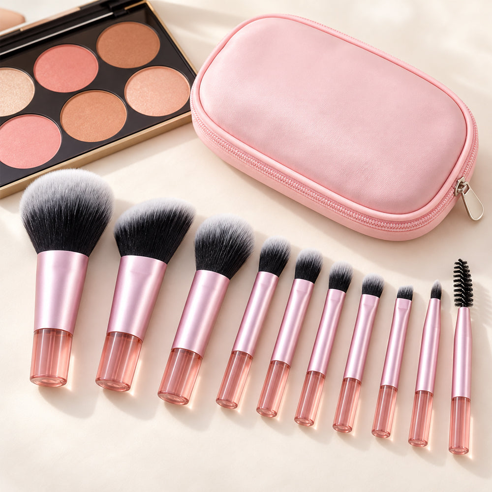 Pink makeupbørstesæt med 10 børster og pensler og matchende lyserødt rejseetui