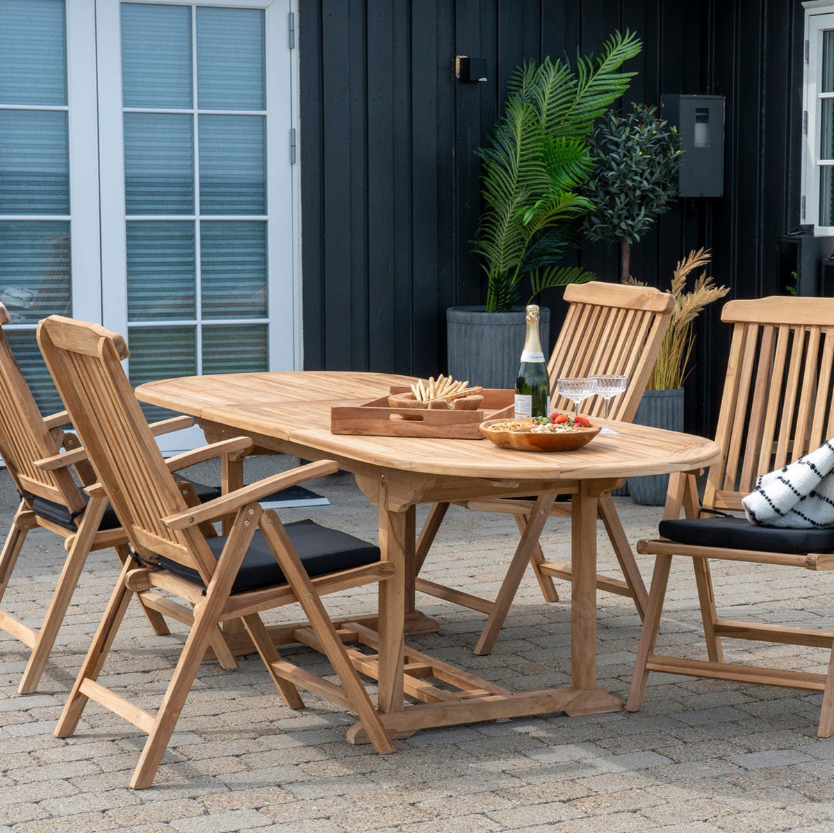 Se Salamanca - Spisebord i teak ❤ Kæmpe udvalg i 3-nordic - Køb online på udsalg og tilbud lige nu ❤ Billig fragt og hurtig levering - Varenummer: 3-nordic-4573 og barcode / Ean: 5713917018239 på lager - Udsalg på Haven - Havemøbler - Borde til haven - Spiseborde Spar helt op til 57% - 2.739 kendte brands til outletpriser