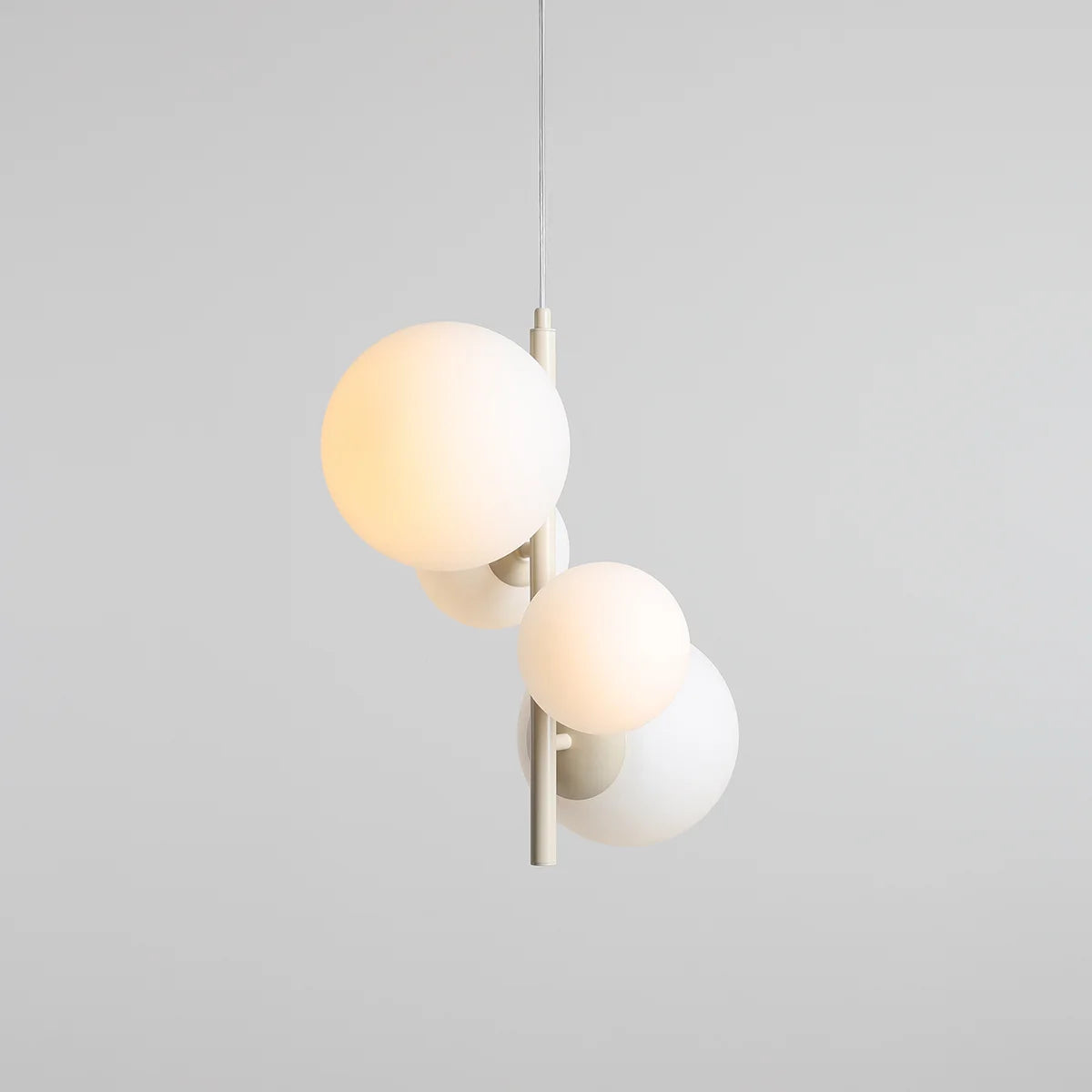 Se Dizzy - Loftlampe i cremefarvet metal og hvidt glas ❤ Kæmpe udvalg i 3-nordic - Køb online på udsalg og tilbud lige nu ❤ Meget billig fragt og hurtig levering - Varenummer: 3-nordic-8743 og barcode / Ean: på lager - Udsalg på Lamper - Loftlamper - pendler - Hjørnelamper Spar stort – op til 71% - Over 2.739 kendte brands på stort udsalg