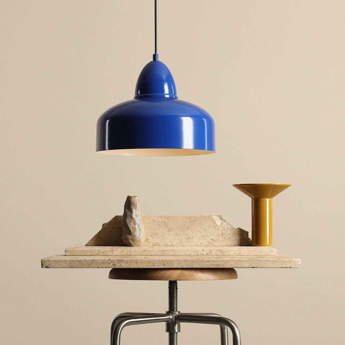 Se Kosmo - Loftlampe i koboltblå metal ❤ Kæmpe udvalg i 3-nordic - Køb online på udsalg og tilbud lige nu ❤ Meget billig fragt og hurtig levering - Varenummer: 3-nordic-8729 og barcode / Ean: på lager - Udsalg på Lamper - Loftlamper - pendler - Pendler med 1 skærm Op til 63% rabat - Find tilbud fra over 2.739 mærker