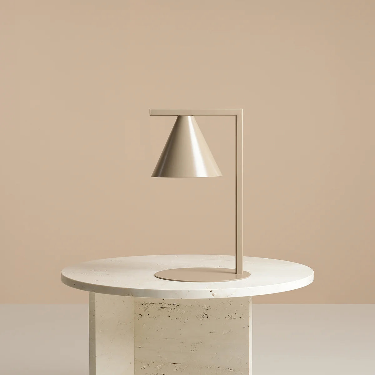Se Frigg- Bordlampe i beige metal ❤ Kæmpe udvalg i 3-nordic - Køb online på udsalg og tilbud lige nu ❤ Billig fragt og hurtig levering - Varenummer: 3-nordic-4966 og barcode / Ean: på lager - Udsalg på Lamper - Bordlamper Op til 57% rabat - Over 1.329 brands på online udsalg