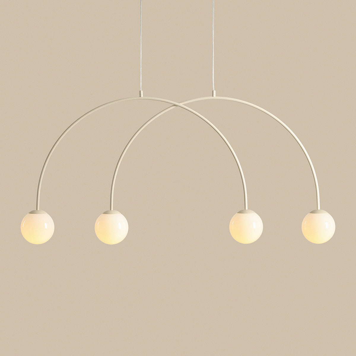 Se Twiggy - Loftlampe i cremefarvet metal og 4 hvide glaskupler, bredde 130 cm. ❤ Kæmpe udvalg i 3-nordic - Køb online på udsalg og tilbud lige nu ❤ Meget billig fragt og hurtig levering - Varenummer: 3-nordic-8794 og barcode / Ean: på lager - Udsalg på Lamper - Loftlamper - pendler - Langbordspendler Spar stort – op til 71% - Over 2.739 kendte brands på stort udsalg