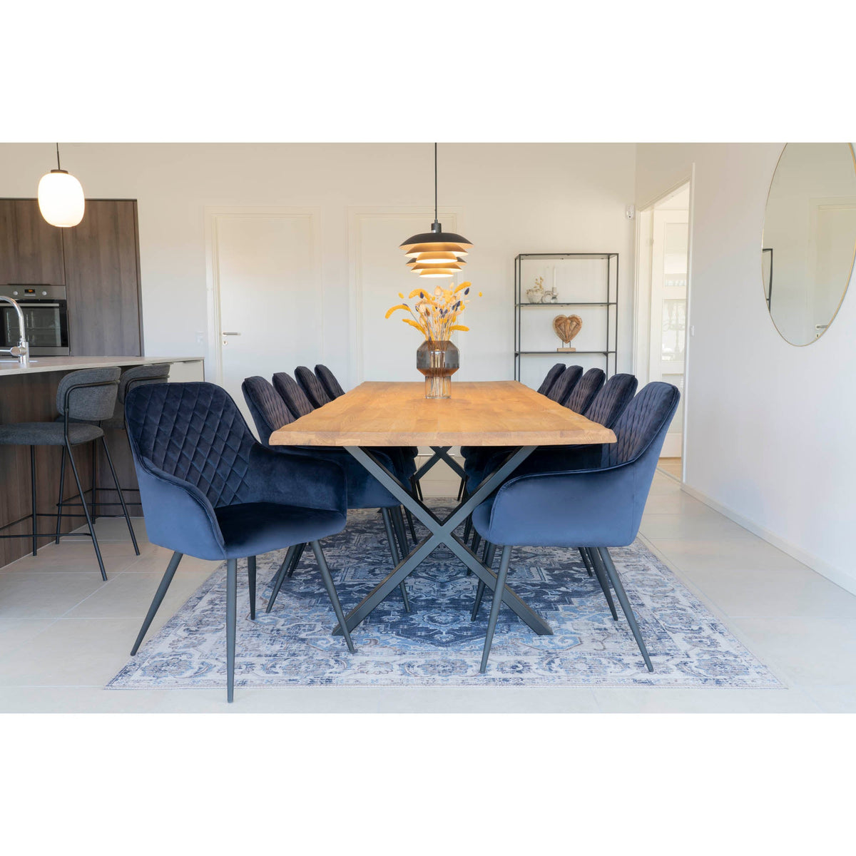 Se House Nordic - Harbo Spisebordsstol - i blå velour - Sæt af 2 stk. ❤ Kæmpe udvalg i House Nordic - Køb online på udsalg og tilbud lige nu ❤ Super billig fragt og lynhurtig levering - Varenummer: Bolig&Haven-41240571216023 og barcode / Ean: 5713917004928 på lager - Udsalg på Få op til 69% i rabat - Shop populære mærker fra over 2.739 brands