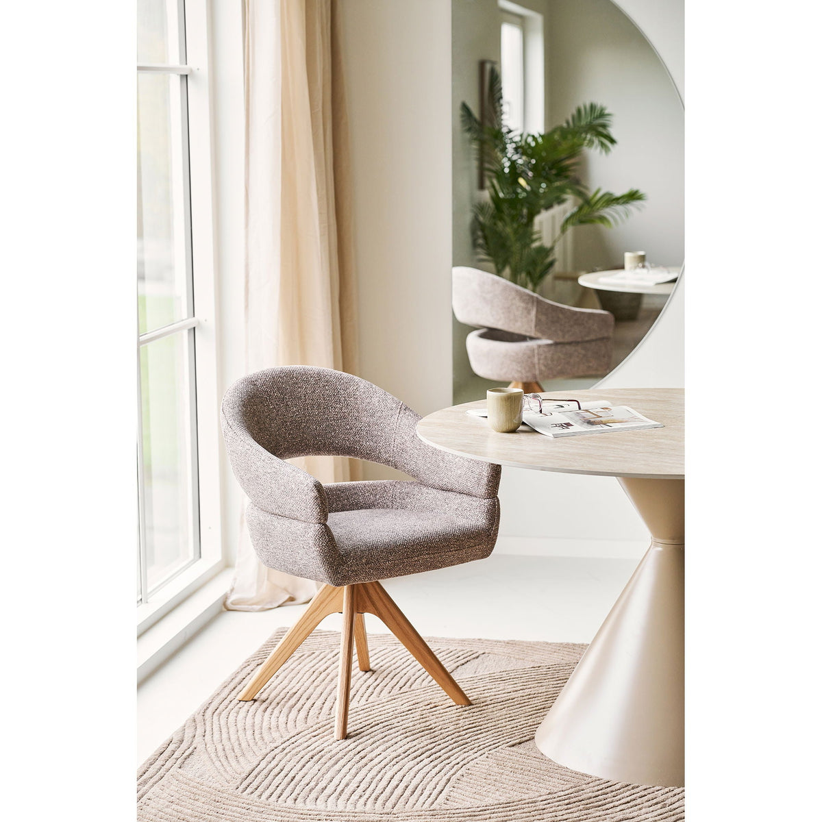 Se Dover Spisebordsstol med drejefod, brun, natur egetræsben ❤ Kæmpe udvalg i House Nordic - Køb online på udsalg og tilbud lige nu ❤ Hurtig levering til lave fragtpriser - Varenummer: Bolig&Haven-53732847190346 og barcode / Ean: 5713917040988 på lager - Udsalg på Spar helt op til 73% - Udsalg på produkter fra mere end 2.739 brands