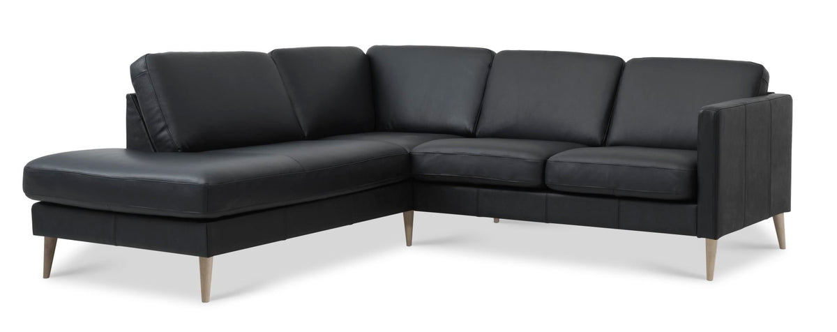 Se Ask sæt 52 lille OE sofa, m. venstre chaiselong - sort semianilin læder og natur træ ❤ Kæmpe udvalg i Lexpo Living - Køb online på udsalg og tilbud lige nu ❤ Super billig fragt og lynhurtig levering - Varenummer: Boboonline-105893 og barcode / Ean: 5715249015115 på lager - Udsalg på Møbler,Sofaer,Sofaer med chaiselong,
Møbler,
Sofaer,
Lædersofaer,
Dagligstue,
Sofaer, Få op til 69% i rabat - Over 1.798 brands samlet på udsalg
