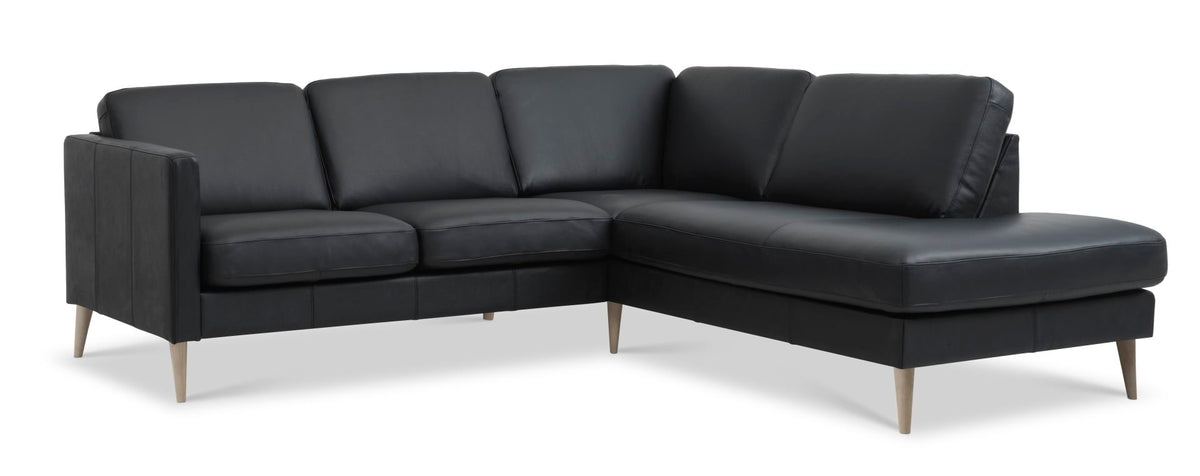 Se Ask sæt 53 lille OE sofa, m. højre chaiselong - sort semianilin læder og natur træ ❤ Kæmpe udvalg i Lexpo Living - Køb online på udsalg og tilbud lige nu ❤ Billig fragt og hurtig levering - Varenummer: Boboonline-105910 og barcode / Ean: 5715249015313 på lager - Udsalg på Møbler,Sofaer,Sofaer med chaiselong,
Møbler,
Sofaer,
Lædersofaer,
Dagligstue,
Sofaer, Få op til 63% i rabat - Find over 1.798 brands på udsalg