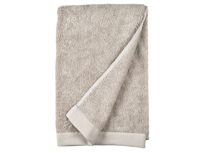 Se Södahl - Comfort organic Håndklæde 70 x 140 cm light grey ❤ Stort online udvalg i Södahl ❤ Meget billig fragt og hurtig levering: 1 - 2 hverdage - Varenummer: RKTK-SO10725 og barcode / Ean: '5722000107255 på lager - Udsalg på Spar op til 63% - Over 1354 kendte mærker på udsalg