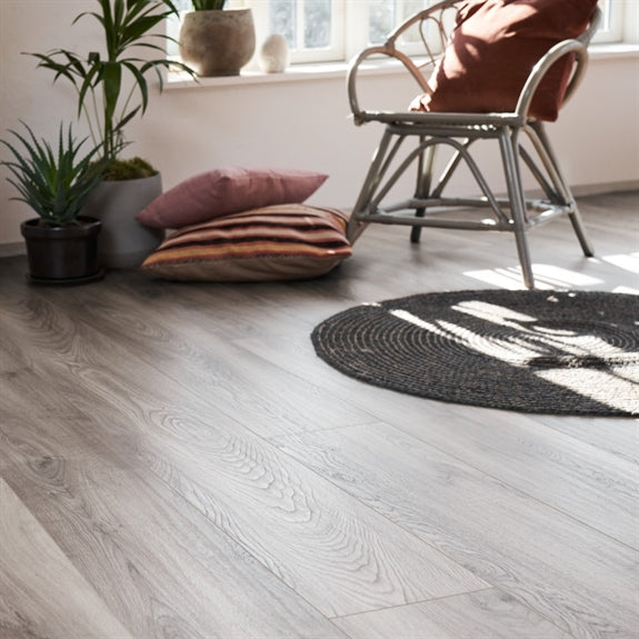 Wallmann Organic Silent Plank designgulv i 523 Grå Oak med naturtro overflade