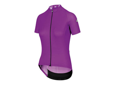 Se Assos UMA GT Summer SS Jersey c2 - Cykeltrøje - Dame - Venus Violet - Str. XL ✔ Kæmpe udvalg i Assos ✔ Meget billig fragt og hurtig levering: 1 - 2 hverdage - Varenummer: CKP-2220000194143 og barcode / Ean: '2220000194143 på lager - Udsalg på Cykeltrøjer Spar op til 53% - Over 1312 kendte brands på udsalg