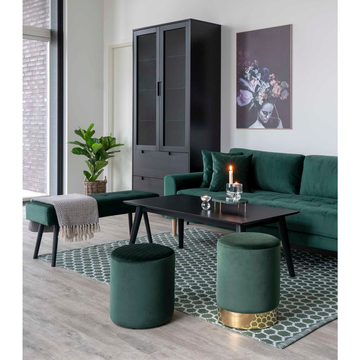 Se Lido 2,5 Personers Sofa i mørkegrønt velour med to puder HN1006 ❤ Kæmpe udvalg i House Nordic - Køb online på udsalg og tilbud lige nu ❤ Super billig fragt og lynhurtig levering - Varenummer: Bolig&Haven-42001769201916 og barcode / Ean: 5713917010066 på lager - Udsalg på Spar helt op til 73% - Over 739 kendte brands på udsalg