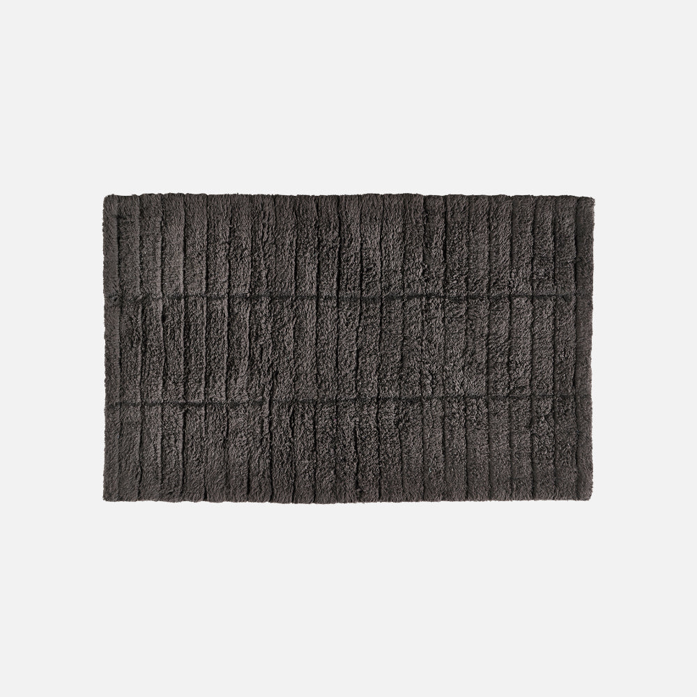 Se Zone Danmark TILES Bademåtte 50x80 - Mørkegrå ❤ Kæmpe udvalg i Zone Danmark - Køb online på udsalg og tilbud lige nu ❤ Hurtig levering til lave fragtpriser - Varenummer: HomeFeeling-7128 og barcode / Ean: 5722000135319 på lager - Udsalg på Alt til badeværelset - Bademåtte Spar stort – op til 71% - 2.739+ brands samlet til lave priser