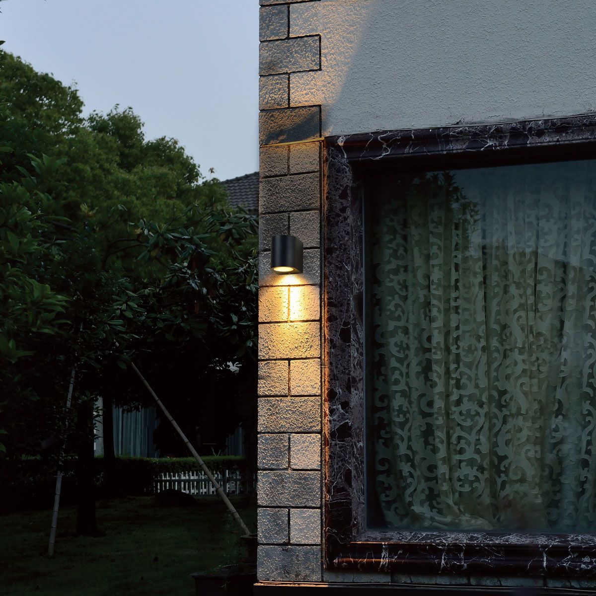 Se Burlata - udendørslampe i metal, rundt design højde 8 cm. ❤ Kæmpe udvalg i 3-nordic - Køb online på udsalg og tilbud lige nu ❤ Meget billig fragt og hurtig levering - Varenummer: 3-nordic-4315 og barcode / Ean: på lager - Udsalg på Lamper - Udendørslamper Få op til 67% i rabat - Over 1.798 brands samlet på udsalg