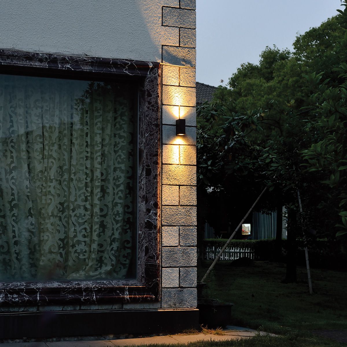 Se Burlata - udendørslampe i metal, firkantet design højde 15 cm. ❤ Kæmpe udvalg i 3-nordic - Køb online på udsalg og tilbud lige nu ❤ Lav fragtpris og hurtig levering - Varenummer: 3-nordic-4319 og barcode / Ean: på lager - Udsalg på Lamper - Udendørslamper Op til 61% rabat - Kendte mærker på udsalg – over 1.329 brands