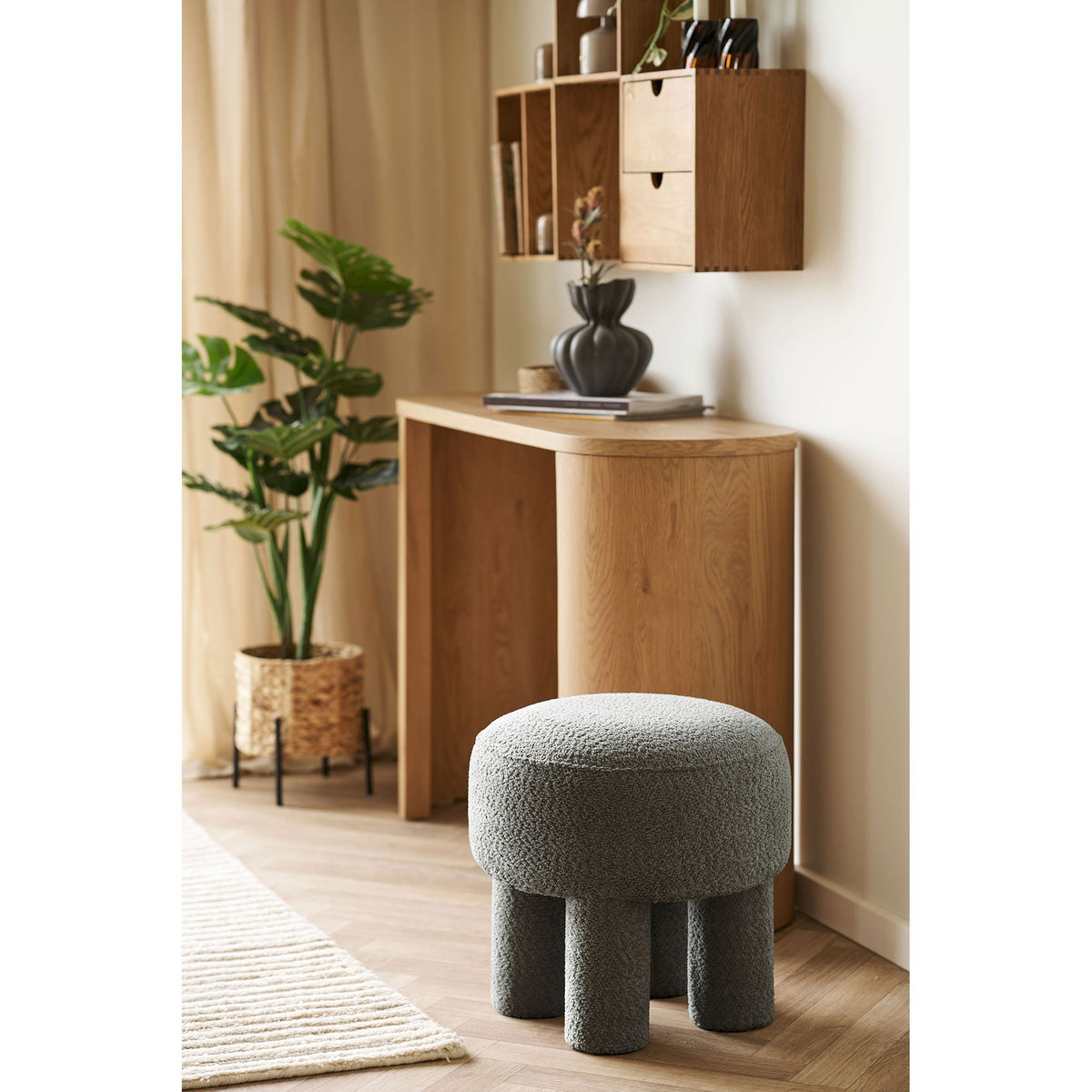 Se House Nordic - Canberra Puf - Koksgrå Chenille - Ø43 x 43 cm ❤ Kæmpe udvalg i House Nordic - Køb online på udsalg og tilbud lige nu ❤ Meget billig fragt og hurtig levering - Varenummer: Bolig&Haven-51555605184842 og barcode / Ean: 5713917038039 på lager - Udsalg på Få op til 69% i rabat - Find over 1.798 brands på udsalg