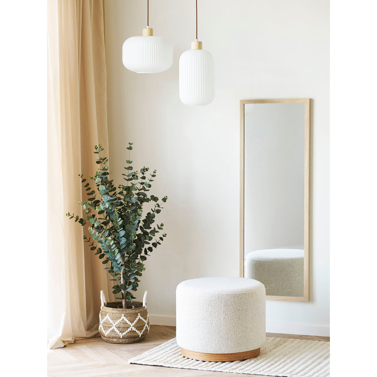 Se House Nordic - Daisy Puf - Sand Bouclé med Træbase - Ø50 x 41 cm ❤ Kæmpe udvalg i House Nordic - Køb online på udsalg og tilbud lige nu ❤ Super billig fragt og lynhurtig levering - Varenummer: Bolig&Haven-51555632218442 og barcode / Ean: 5713917036134 på lager - Udsalg på Spar helt op til 79% - Kæmpe udsalg på over 739 brands