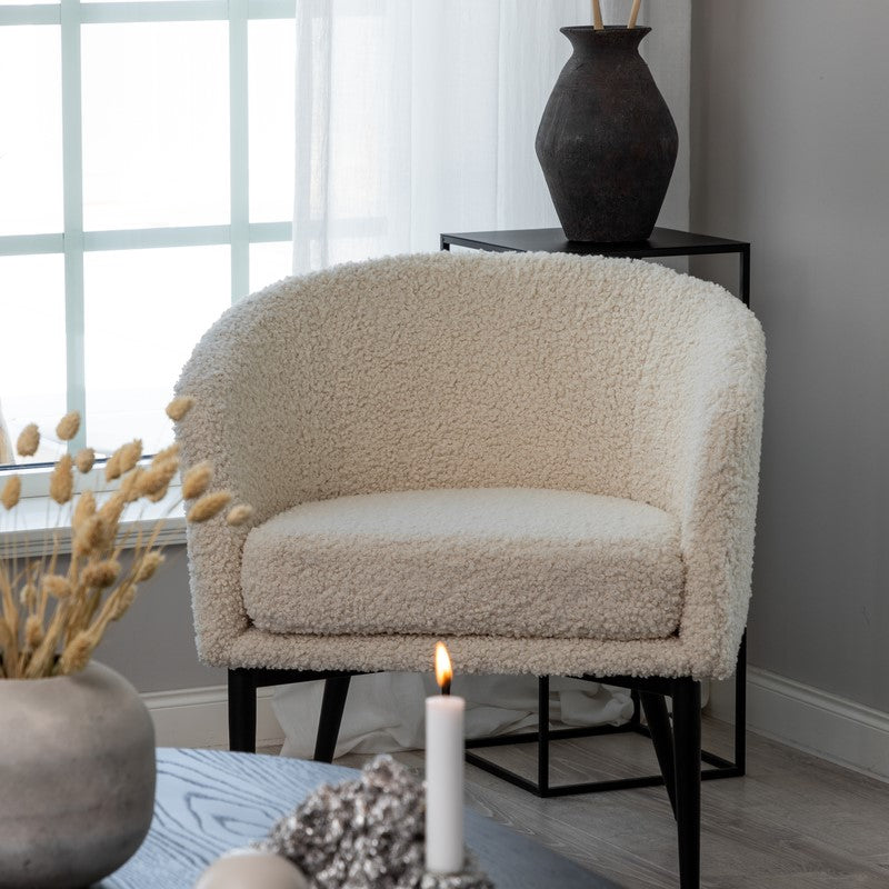Se Panda - Lænestol i hvid boucle stof ❤ Kæmpe udvalg i 3-nordic - Køb online på udsalg og tilbud lige nu ❤ Billig fragt • Hurtig levering - Varenummer: 3-nordic-5308 og barcode / Ean: på lager - Udsalg på Dagligstue - Lænestole Store besparelser – op til 67% - Store besparelser på over 2.281 brands