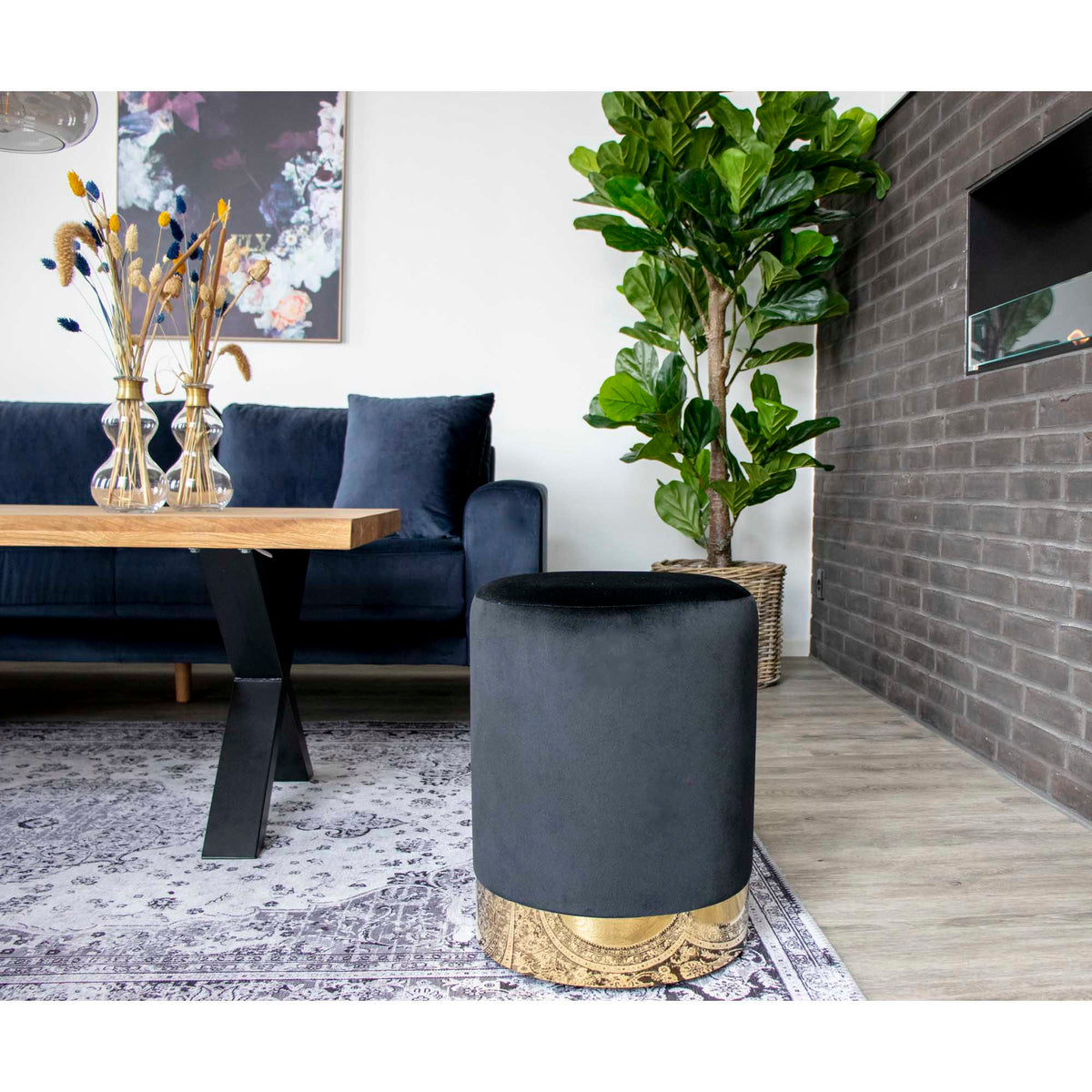 Se House Nordic - Gamby - Puf, sort velour, Ø34cm,H:43cm ❤ Kæmpe udvalg i House Nordic - Køb online på udsalg og tilbud lige nu ❤ Meget billig fragt og hurtig levering - Varenummer: Bolig&Haven-42124456689916 og barcode / Ean: 5713917003525 på lager - Udsalg på Få op til 63% i rabat - Find over 1.798 brands på udsalg