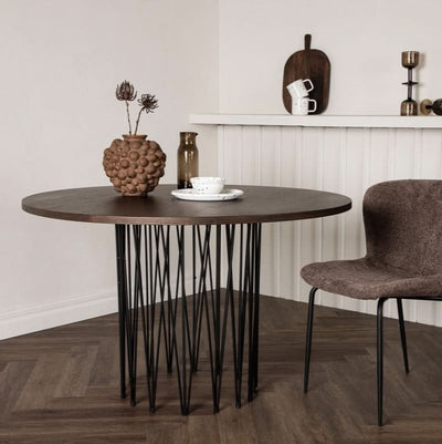 Se tilbud på Cerca spisebord i mocca egefiner, 120 cm. Billigt udsalg! Hurtig levering, 1-2 hverdage. Varenummer: 3NDC-5438. På lager.