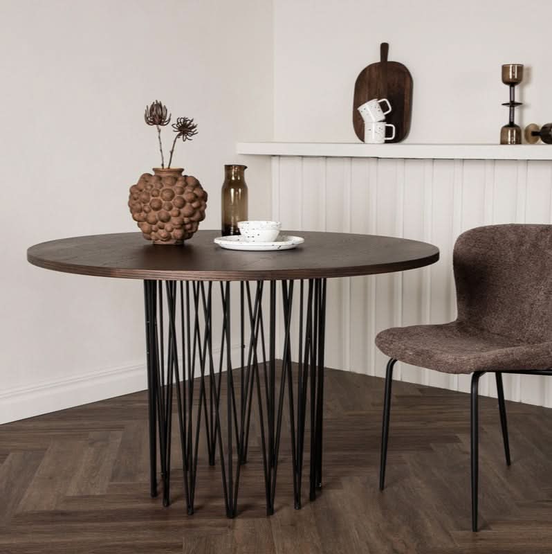 Se tilbud på Cerca spisebord i mocca egefiner, 120 cm. Billigt udsalg! Hurtig levering, 1-2 hverdage. Varenummer: 3NDC-5438. På lager.