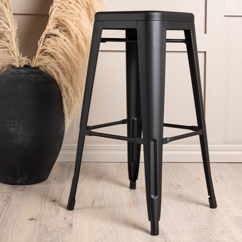 Se Nerro - 4 Barstole i sort metal ❤ Kæmpe udvalg i 3-nordic - Køb online på udsalg og tilbud lige nu ❤ Billig fragt og hurtig levering - Varenummer: 3-nordic-5324 og barcode / Ean: på lager - Udsalg på Spisestue - Barstole Store besparelser – op til 67% - Store besparelser på over 2.281 brands