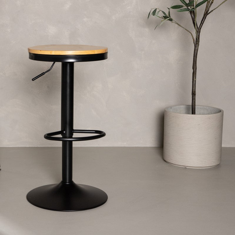 Se Tuk - 2 Barstole i metal med trælook sæde, højdejusterbar ❤ Kæmpe udvalg i 3-nordic - Køb online på udsalg og tilbud lige nu ❤ Super billig fragt og lynhurtig levering - Varenummer: 3-nordic-5329 og barcode / Ean: på lager - Udsalg på Spisestue - Barstole Spar helt op til 57% - Over 739 kendte brands på udsalg
