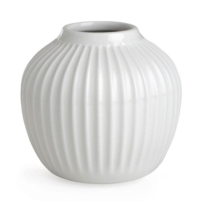 Se Kähler - Hammershøi vase, 12,5 cm, hvid ✔ Kæmpe udvalg i Kähler ✔ Hurtig levering: 1 - 2 Hverdage samt billig fragt - Varenummer: RKTK-K692361 og barcode / Ean: '5703779153759 på lager - Udsalg på Spar op til 54% - Over 1354 design mærker på udsalg