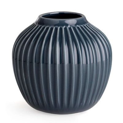 Se Kähler - Hammershøi vase, 12,5 cm, antracitgrå ✔ Kæmpe udvalg i Kähler ✔ Hurtig levering: 1 - 2 Hverdage samt billig fragt - Varenummer: RKTK-K692365 og barcode / Ean: '5703779153766 på lager - Udsalg på Spar op til 67% - Over 1354 design mærker på udsalg