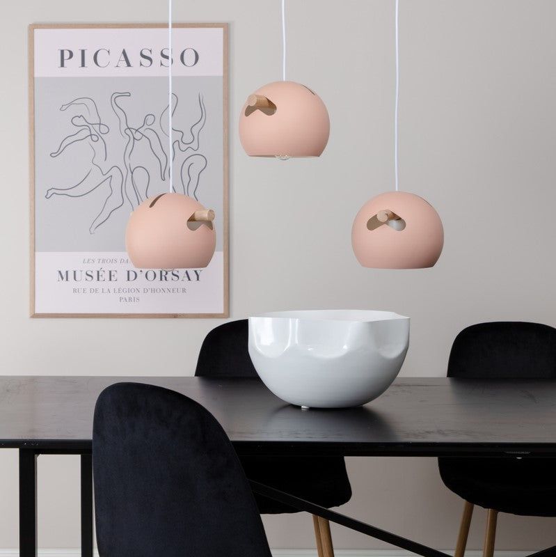 Se Ustinov - Loftlampe i rosa metal, tre kupler ❤ Kæmpe udvalg i 3-nordic - Køb online på udsalg og tilbud lige nu ❤ Billig fragt • Hurtig levering - Varenummer: 3-nordic-5356 og barcode / Ean: på lager - Udsalg på Lamper - Loftlamper - pendler - Langbordspendler Op til 63% rabat - Mere end 2.739 populære mærker på tilbud