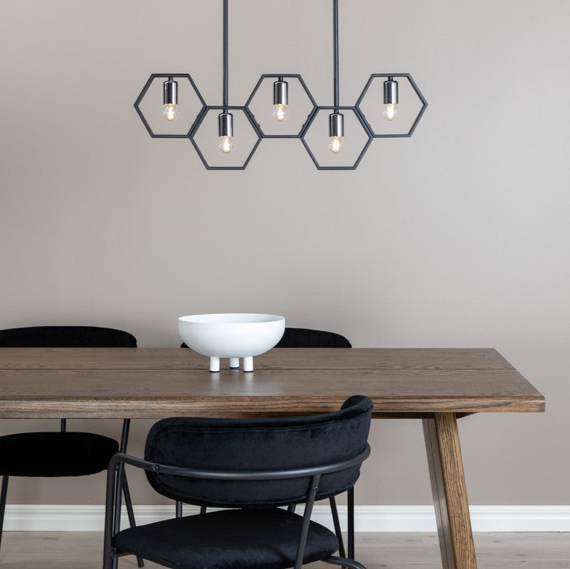 Se Collins - Loftlampe i metal med sekskantede former ❤ Kæmpe udvalg i 3-nordic - Køb online på udsalg og tilbud lige nu ❤ Meget billig fragt og hurtig levering - Varenummer: 3-nordic-5358 og barcode / Ean: på lager - Udsalg på Lamper - Loftlamper - pendler - Langbordspendler Få op til 67% i rabat - Shop blandt over 2.739 brands